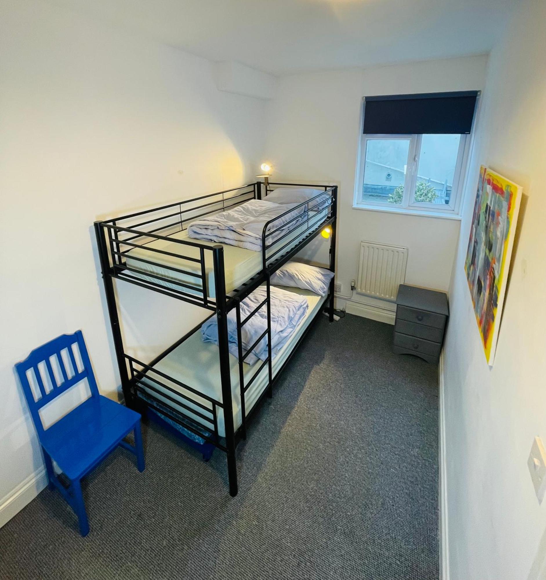 Ocean Backpackers Self-Catering Hostel Ильфракомб Экстерьер фото