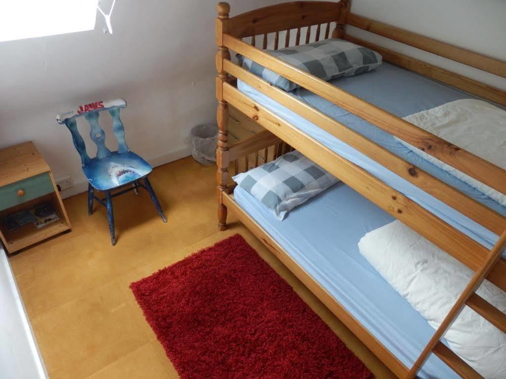 Ocean Backpackers Self-Catering Hostel Ильфракомб Экстерьер фото