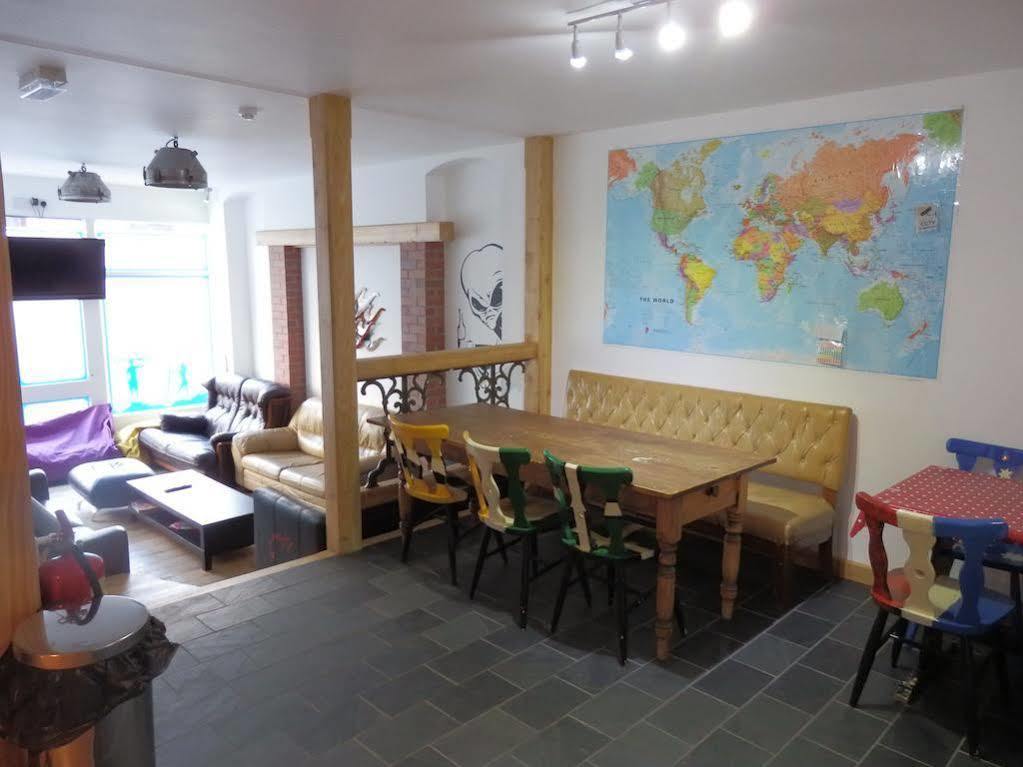 Ocean Backpackers Self-Catering Hostel Ильфракомб Экстерьер фото